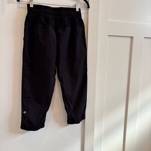 Lululemon Dance Studio Mid-Rise Cropped Pant Lightweight Swift Fabric Size 2